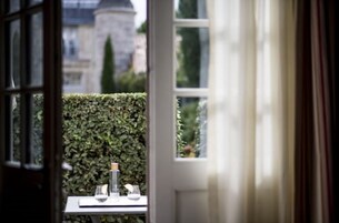 Quarto casal ou duplo clássico | Roupas de cama premium, frigobar, cofres nos quartos