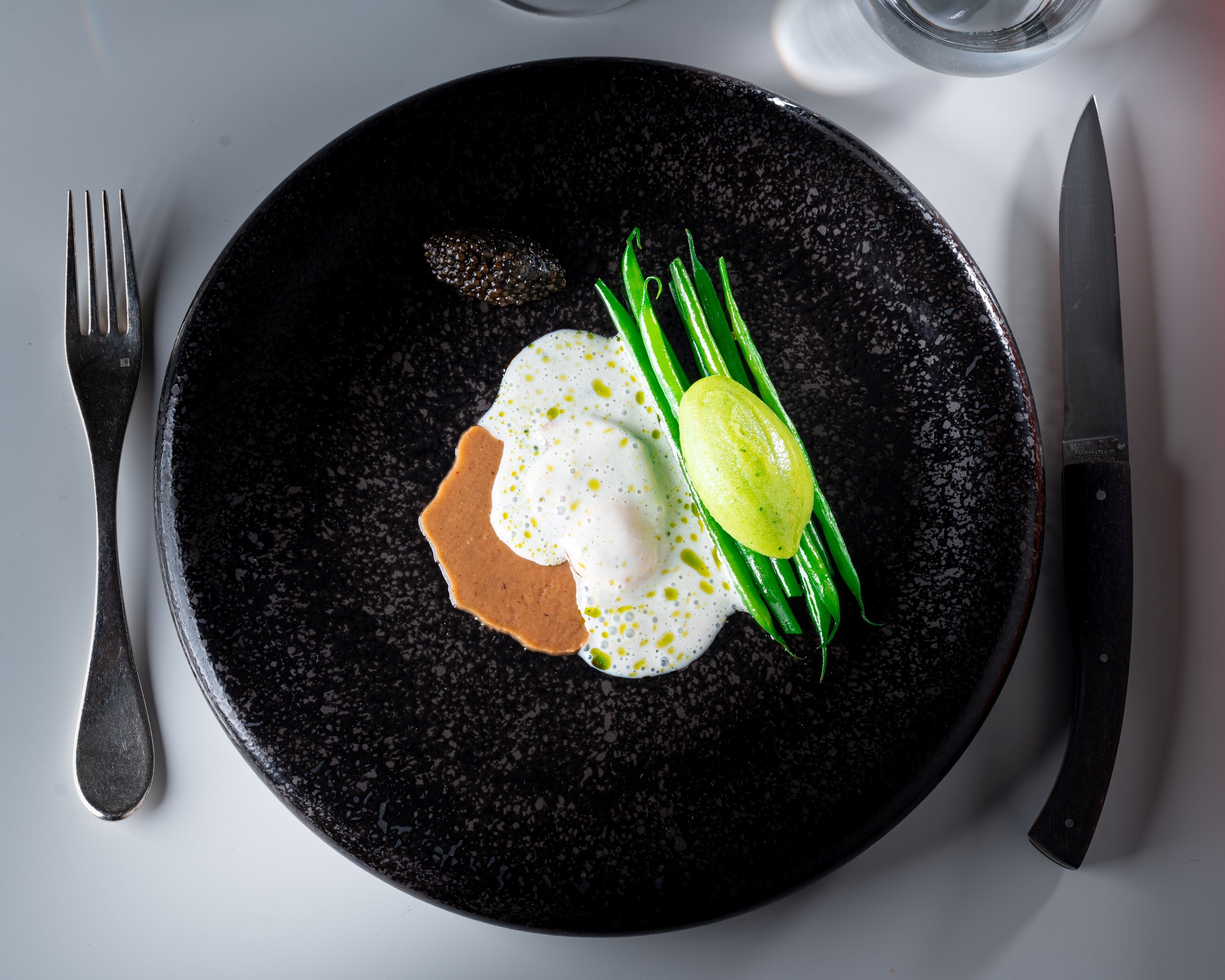 2 restaurants, breakfast, lunch, dinner served; french cuisine