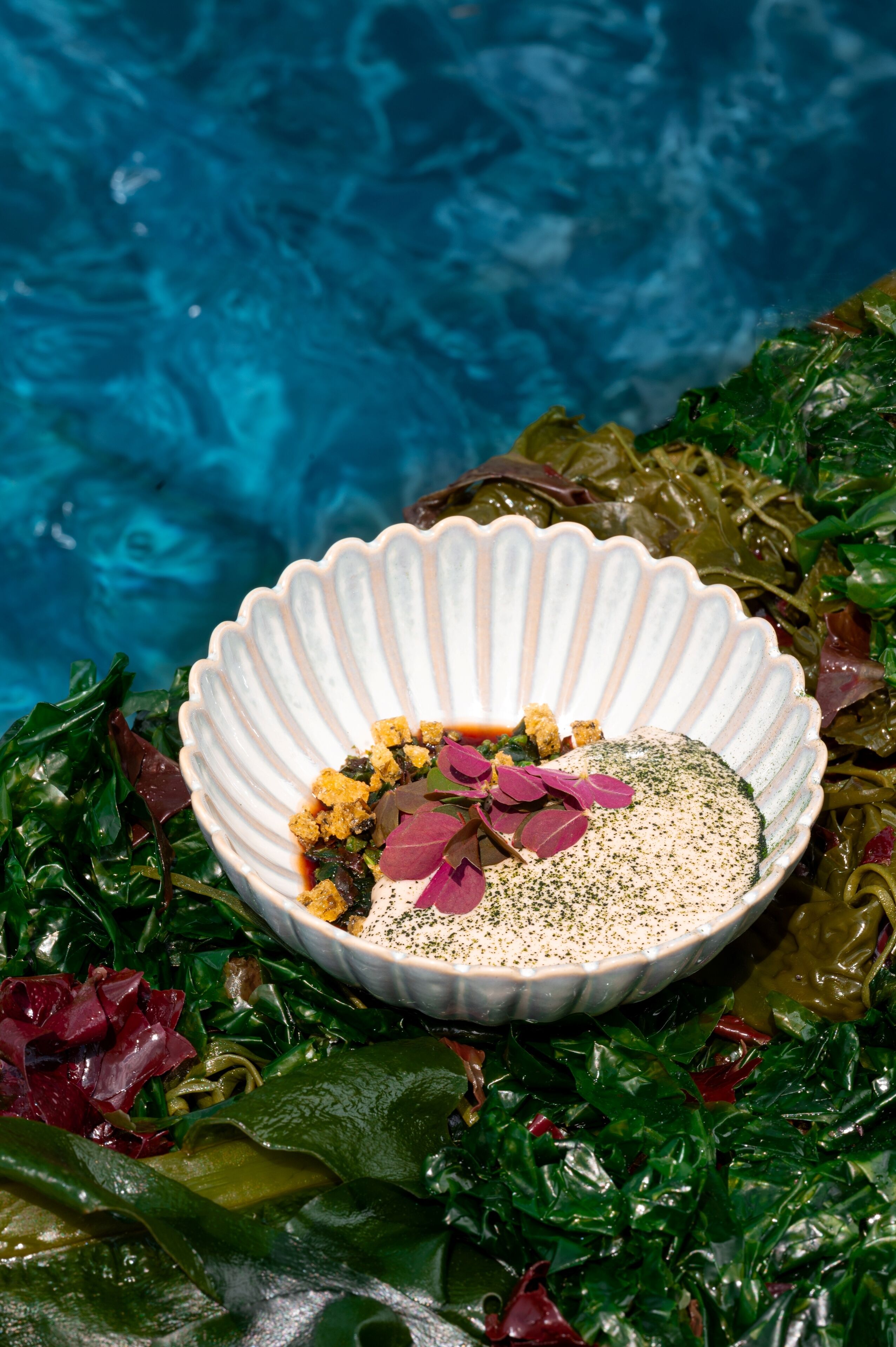 2 restaurants, breakfast, lunch, dinner served; french cuisine