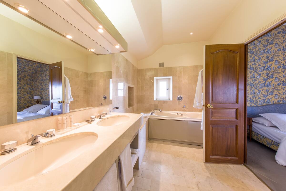 superior room west wing | bathroom | free toiletries, hair dryer, towels