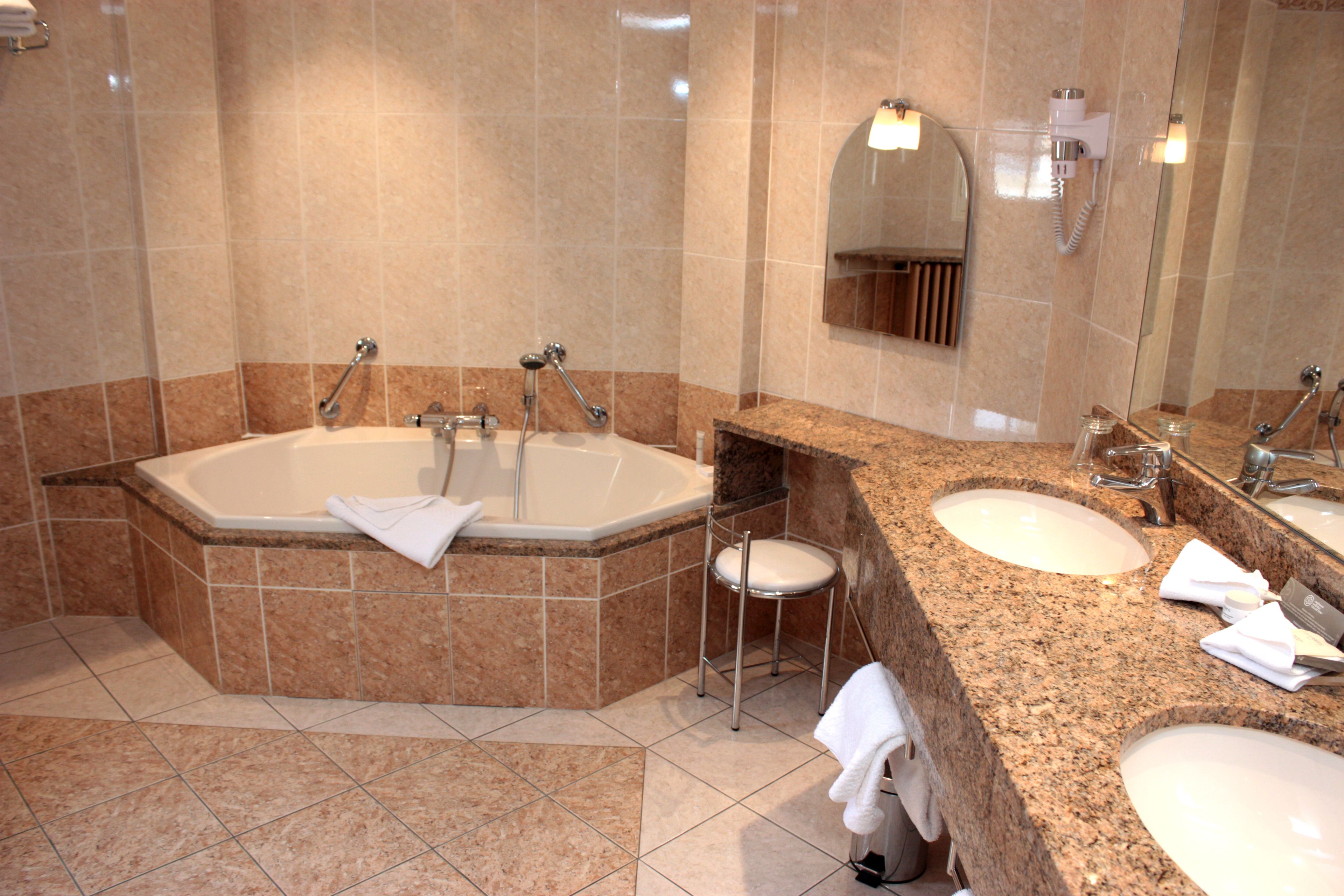 lounge room castle or west wing | bathroom | free toiletries, hair dryer, towels