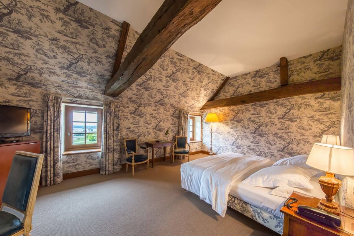 superior room west wing | in-room safe, desk, iron/ironing board, free wifi