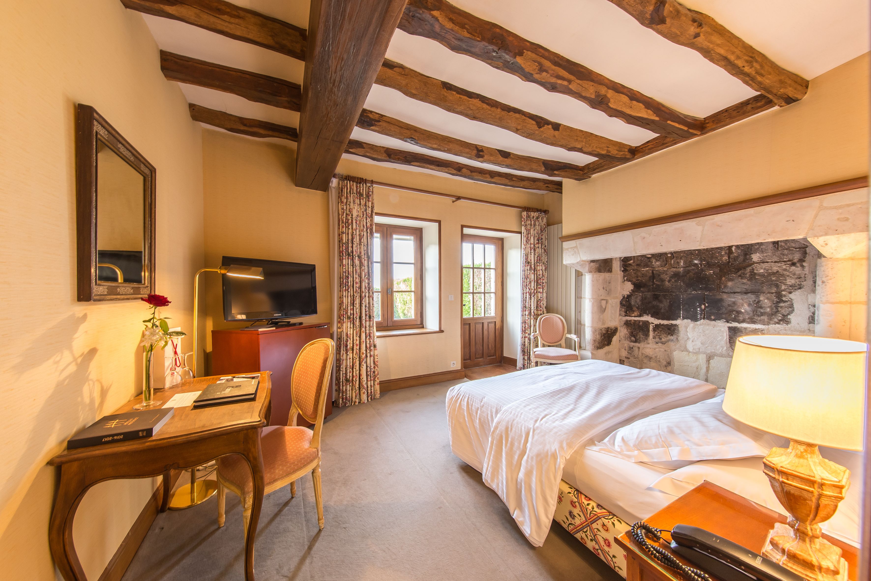 standard room castle or west wing | in-room safe, desk, iron/ironing board, free wifi