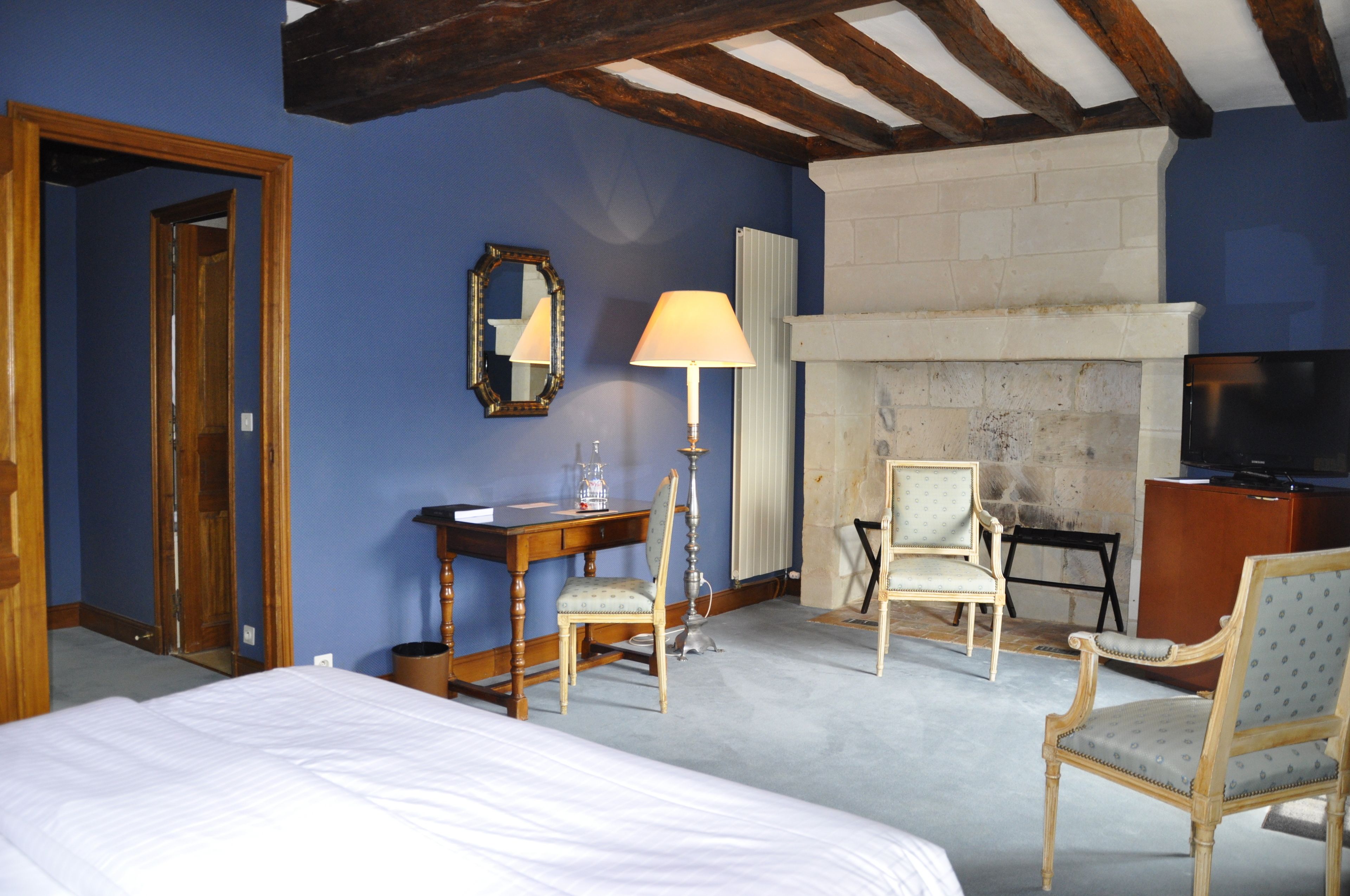 superior room west wing | in-room safe, desk, iron/ironing board, free wifi