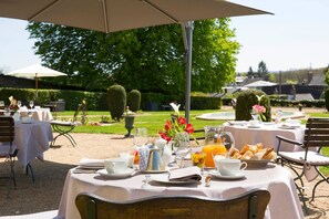 Daily buffet breakfast (EUR 22 per person)