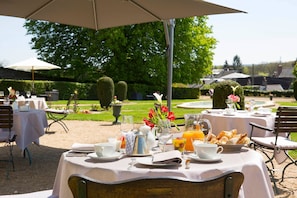 Daily buffet breakfast (EUR 22 per person)