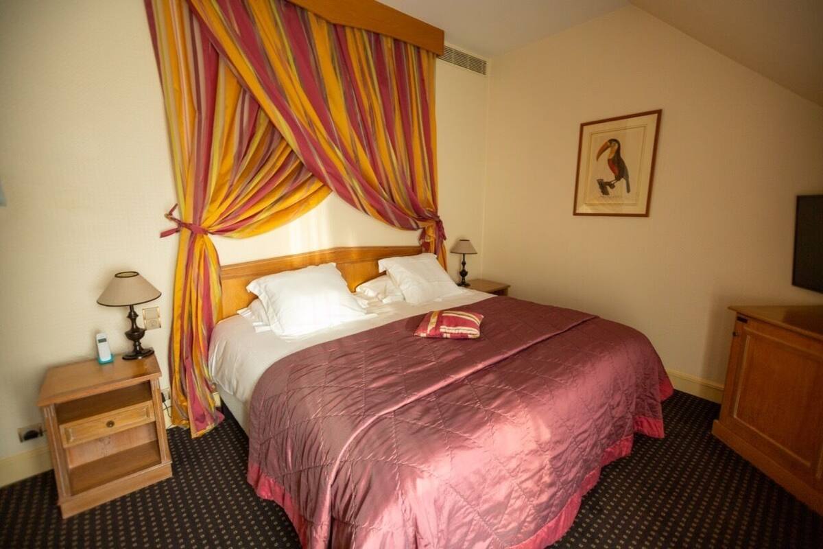 Classic Double Room, Ensuite, Courtyard View (Duchesse du Maine)