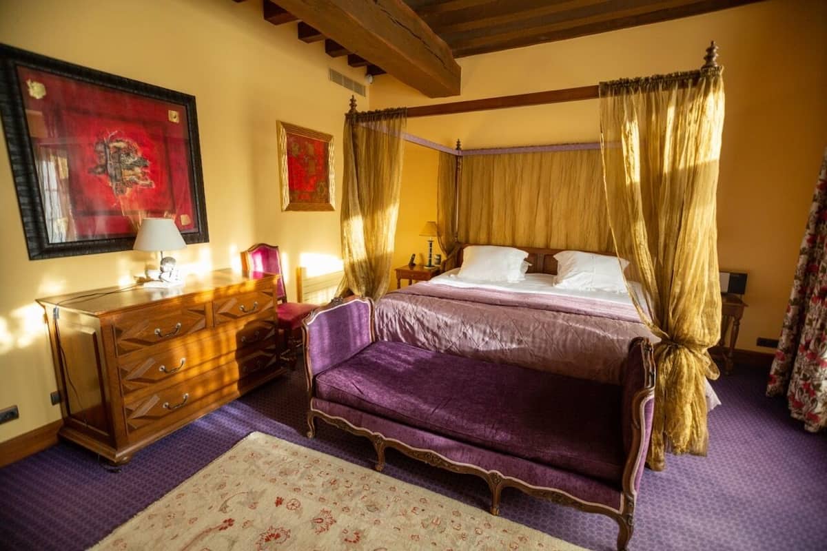 Deluxe Double Room, Ensuite, Courtyard View (Duchesse De Chevreuse)