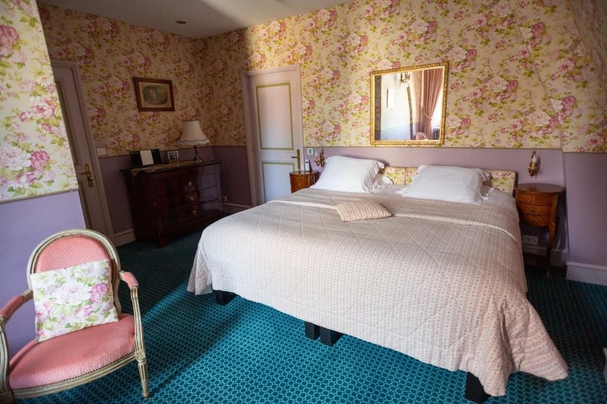 Classic Double Room, Ensuite, Courtyard View (Monsieur De Coligny)