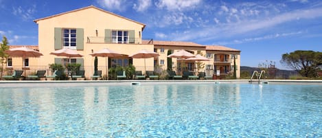 Seasonal outdoor pool, pool umbrellas, sun loungers