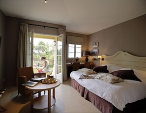 Double Room, Mountain View | Premium bedding, in-room safe, desk, laptop workspace