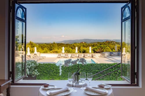 Dîner et souper servis sur place, restaurant en plein air