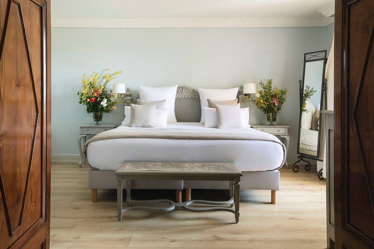 suite | 1 bedroom, minibar, in-room safe, individually decorated