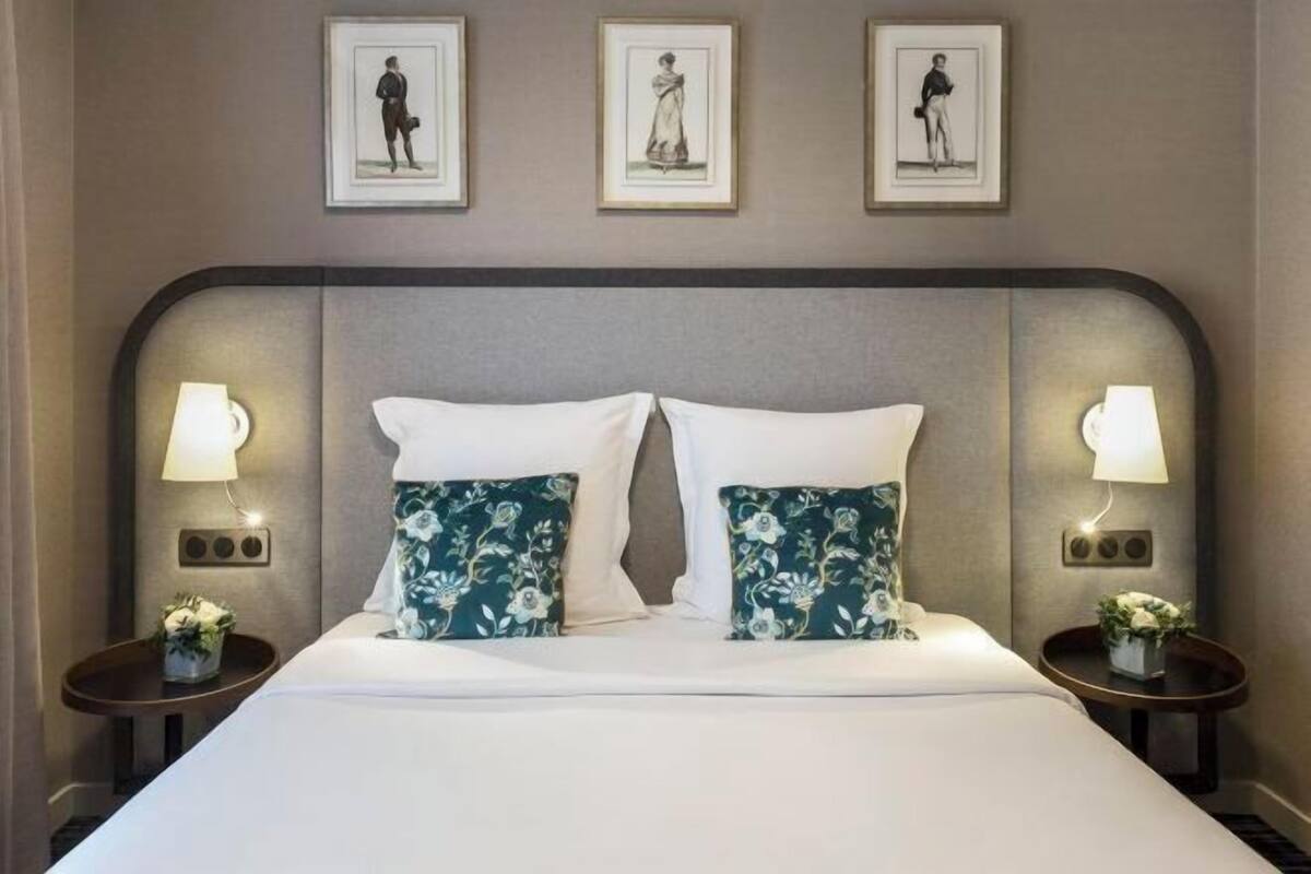 Ropa de cama de alta calidad y escritorio