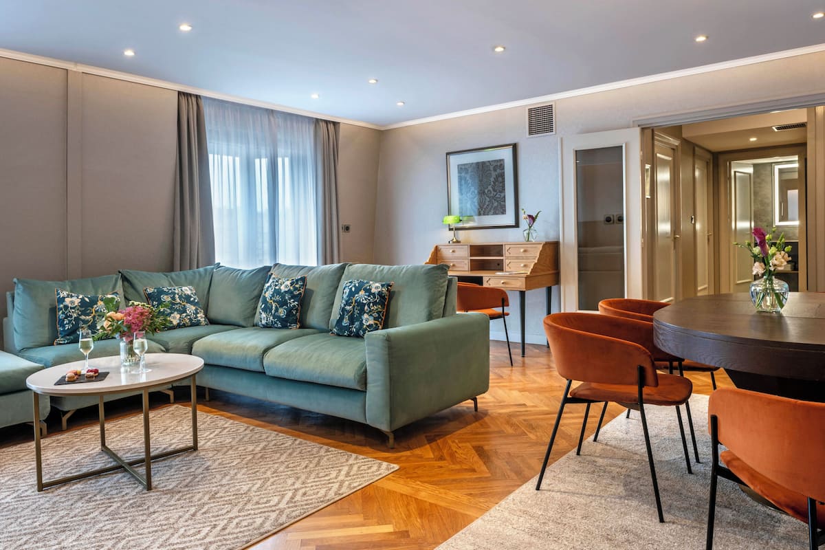 Privilege Suite | Living area