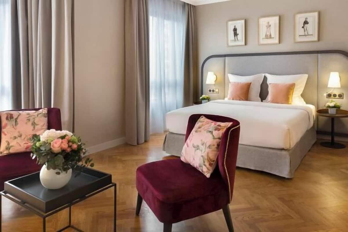1 bedroom, premium bedding, desk, laptop workspace