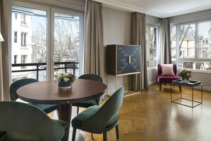 Executive Suite | Living area