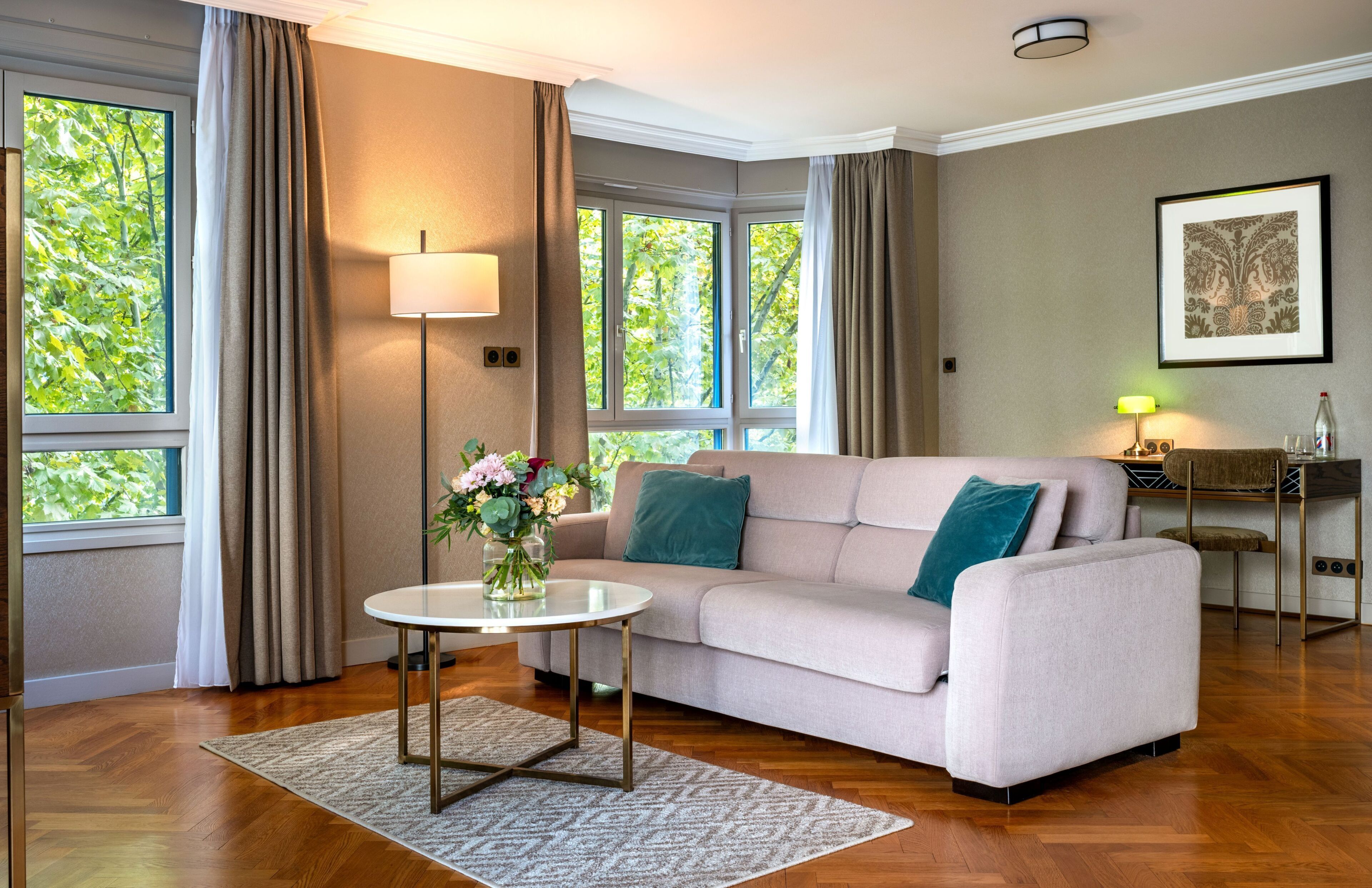 Executive Suite | Living area | Smart TV, ping pong, pay films