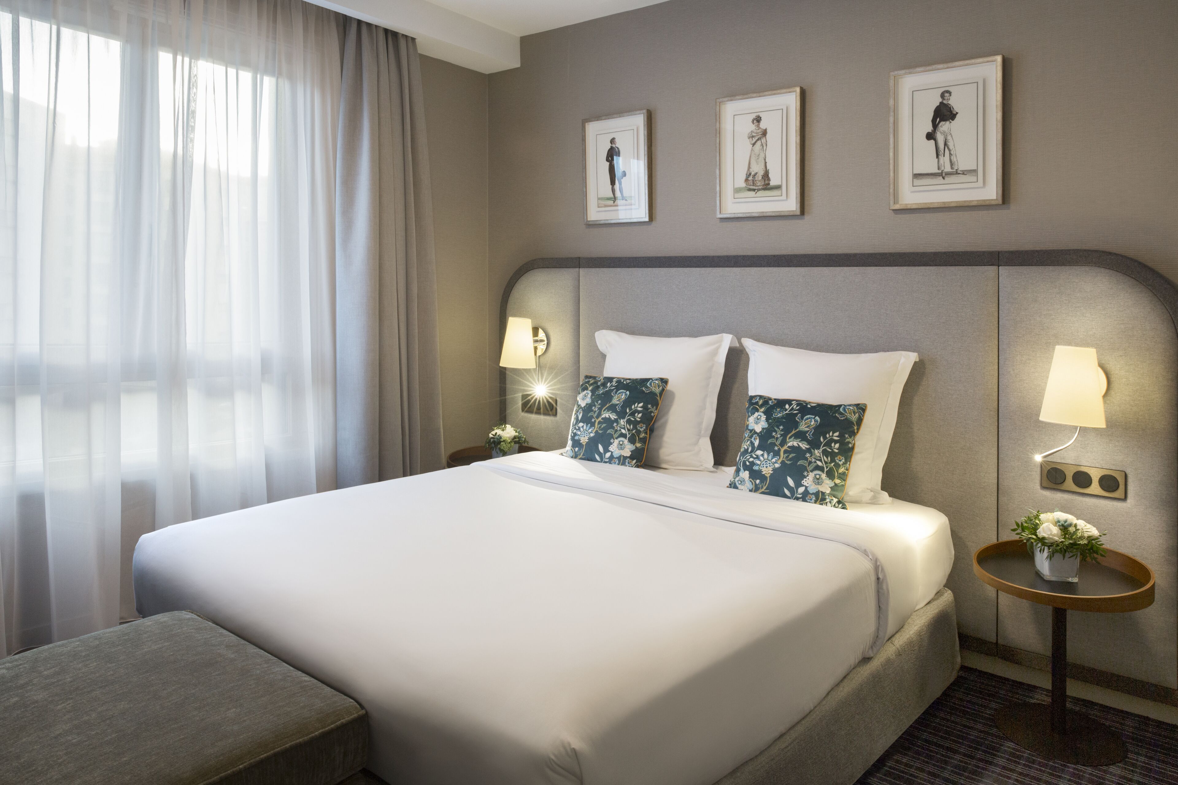 Premium Suite | Premium bedding, desk, laptop workspace, blackout drapes