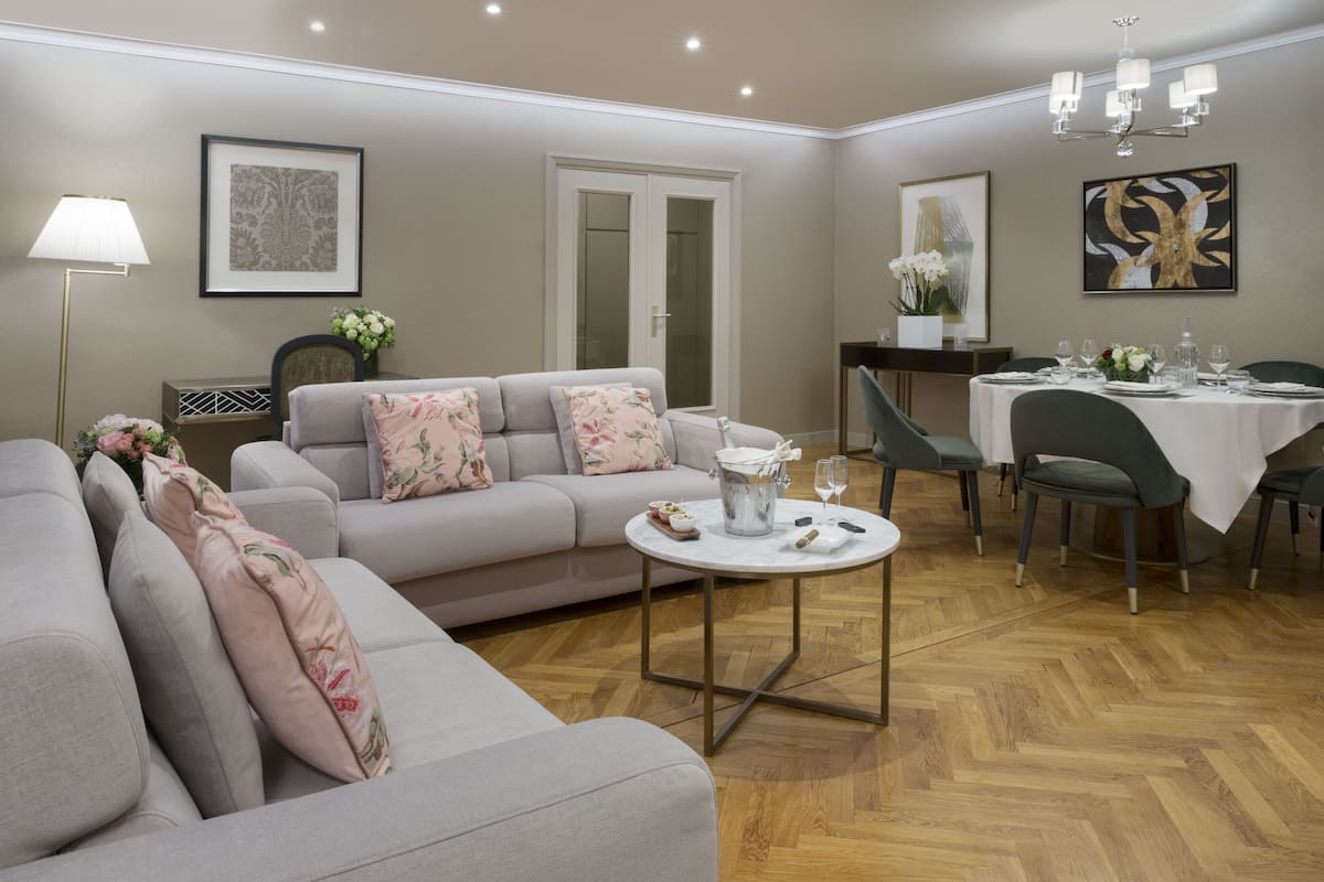 Privilege Suite | Living area | Smart TV, ping pong, pay films