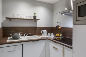 Premium-suite - byudsigt | Privat køkken | Køleskab, mikrobølgeovn, kogeplade, espressomaskine