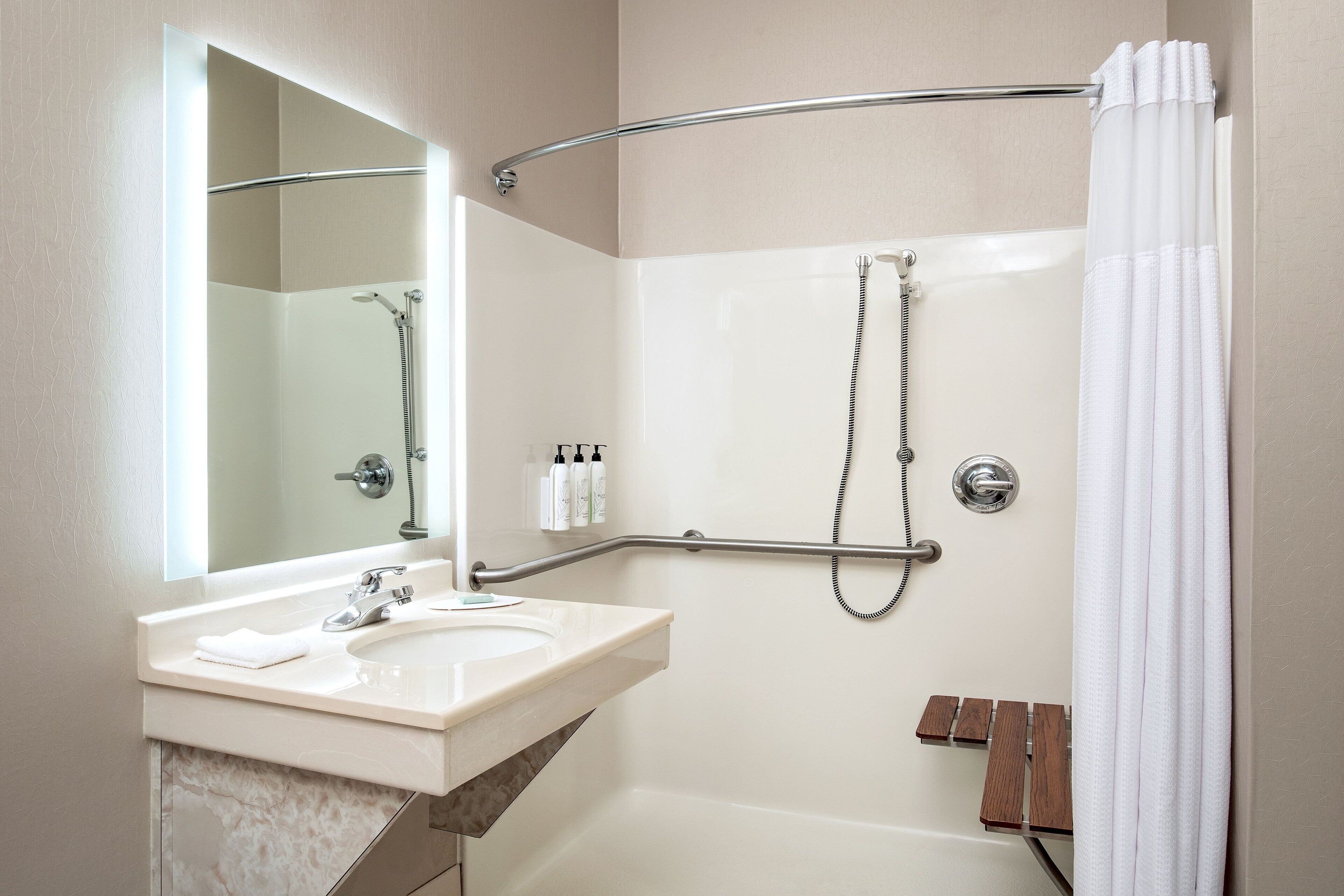 combined shower/bathtub, free toiletries, hair dryer, towels