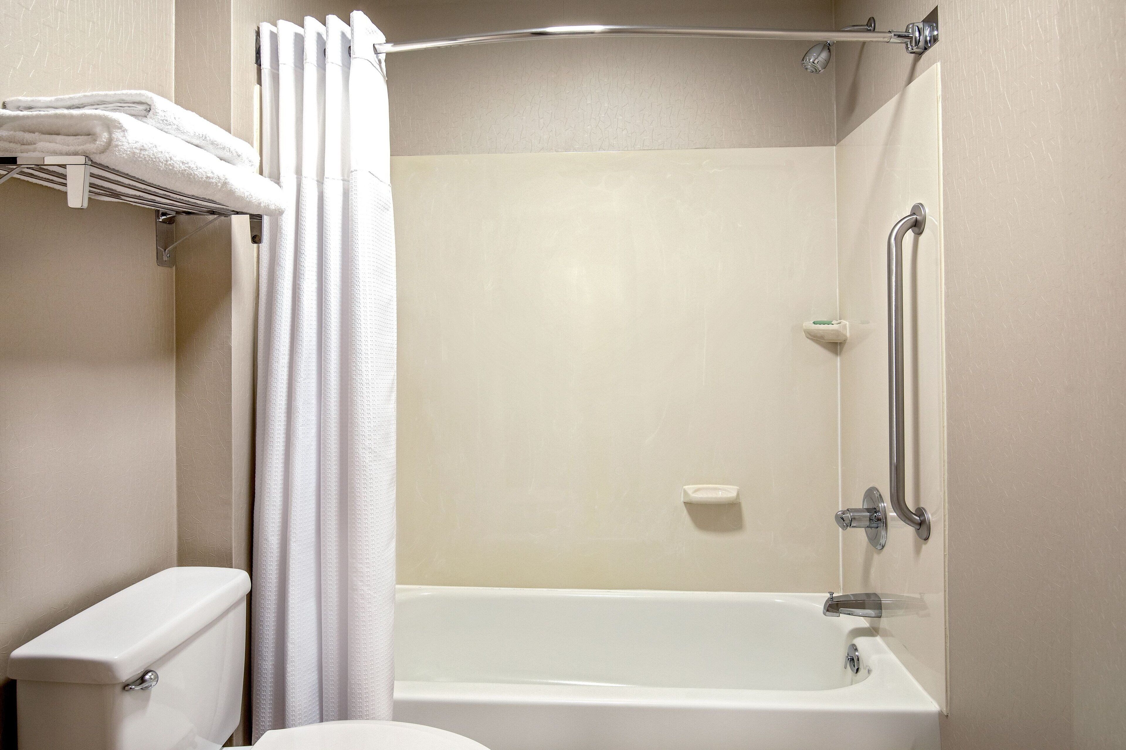 combined shower/bathtub, free toiletries, hair dryer, towels