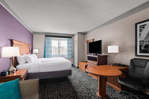 La Quinta Inn & Suites by Wyndham Jackson Airport/Pearl