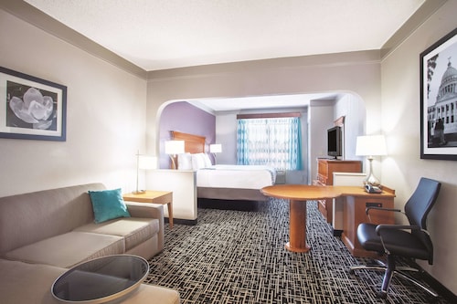 La Quinta Inn & Suites by Wyndham Jackson Airport