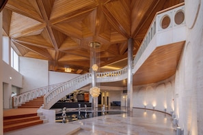 Coin salon dans le hall