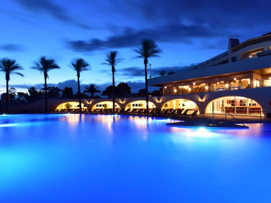 Indoor pool, outdoor pool, sun loungers