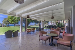 2 间餐厅，供应早餐