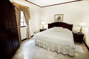 Egyptian cotton sheets, minibar, in-room safe, individually decorated