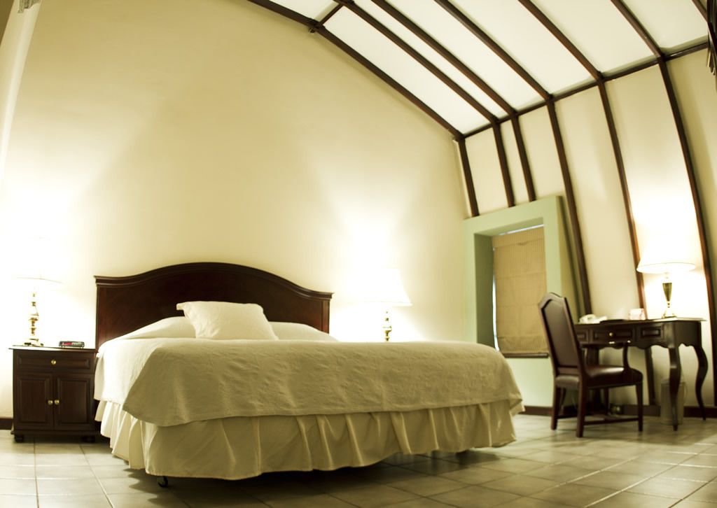 Sábanas de algodón egipcio y minibar 