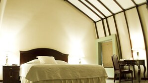 Sábanas de algodón egipcio y minibar 