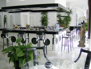 Bar (on property) - Hotel Suites Albayzin del Mar (Almunecar)