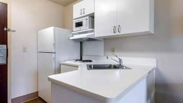 Estudio, 2 camas dobles, no fumadores | Cocina privada | Frigorífico grande, microondas, placa de cocina y cafetera o tetera