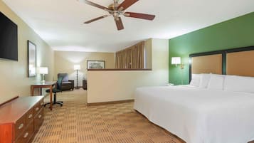 Literie de qualité supérieure, bureau, fer et planche à repasser