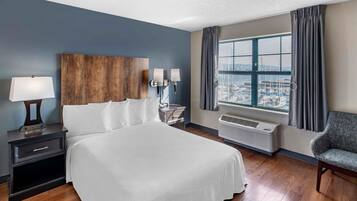 Studio, 1 Queen Bed, Accessible, Non Smoking (Marina View) | Premium bedding, desk, iron/ironing board, free WiFi