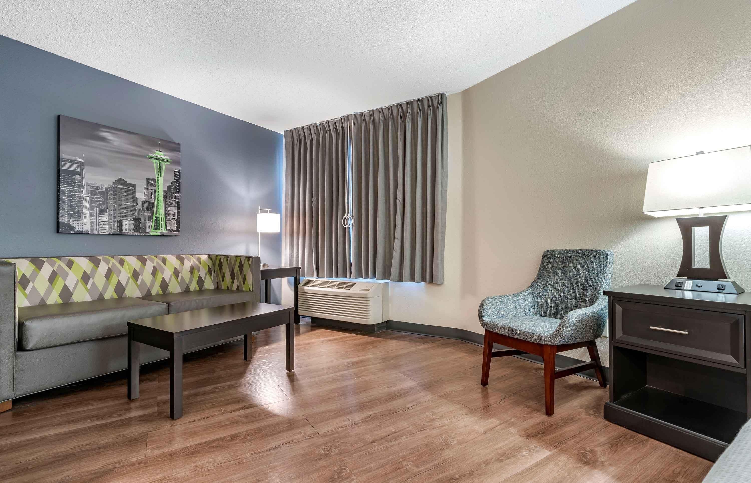 高档床上用品、办公桌、熨斗/熨衣板、免费 WiFi