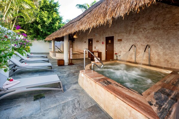 3 outdoor pools, sun loungers