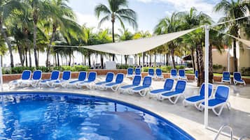 3 outdoor pools, pool loungers