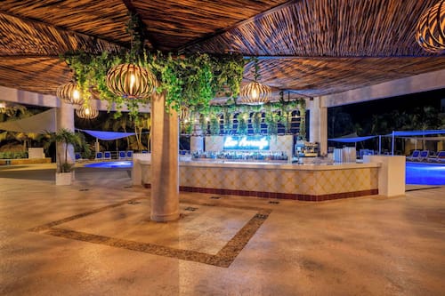 5 restaurants; ze serveren er ontbijt, lunch en diner