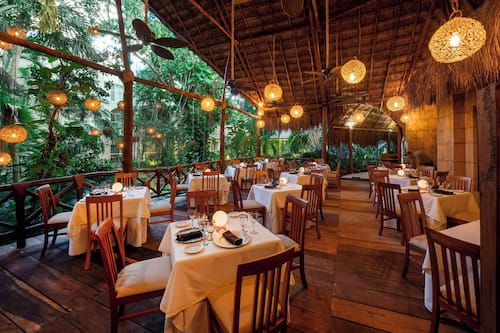 4 restaurants; s'hi serveixen esmorzars, dinars i sopars