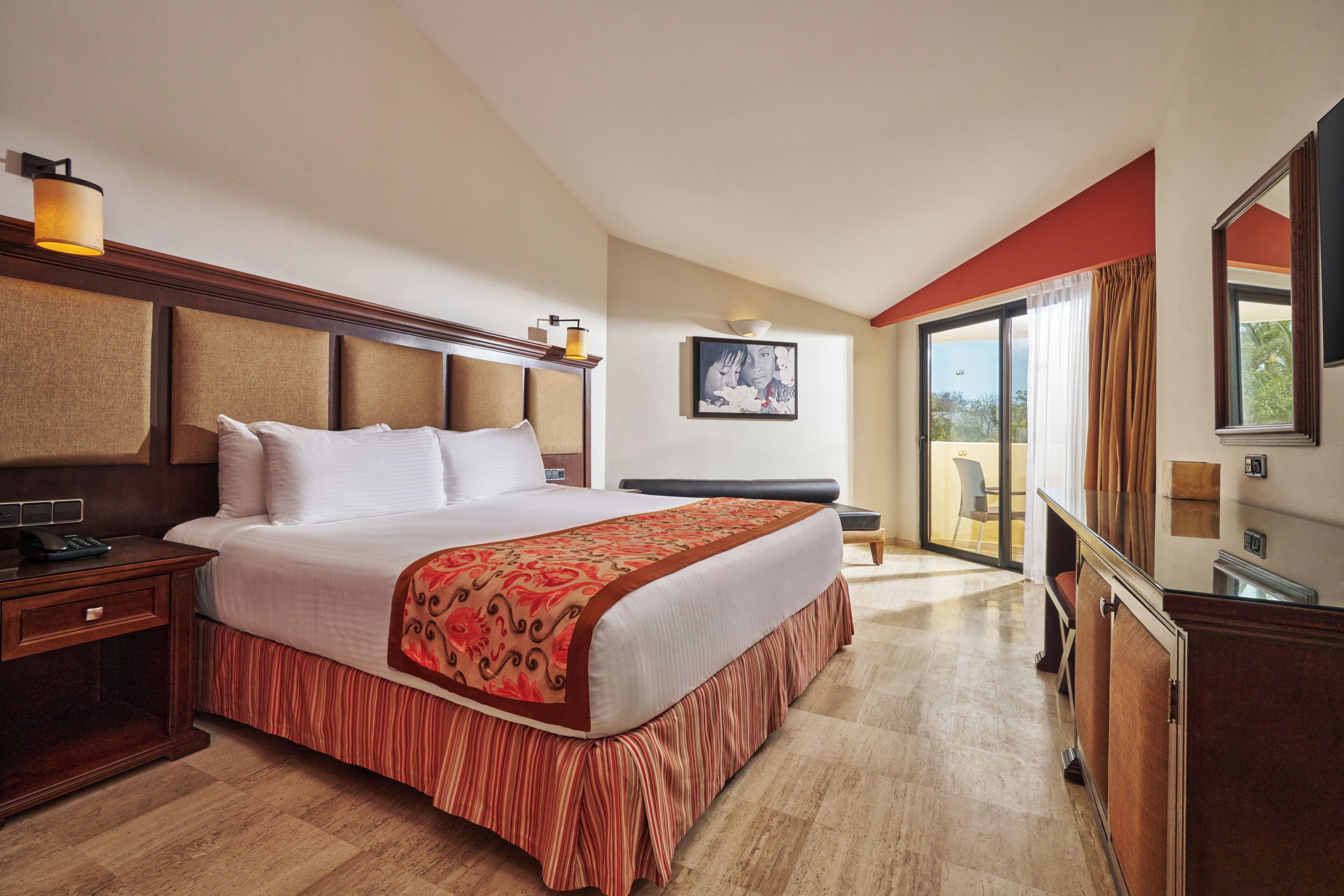 Deluxe Panoramic Ocean View | 羽絨被、記憶棉床墊、迷你吧贈品、房內夾萬