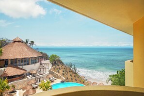 Deluxe Panoramic Ocean View | Down comforters, memory foam beds, free minibar, in-room safe - Grand Palladium Vallarta Resort & Spa - All Inclusive (Punta de Mita)