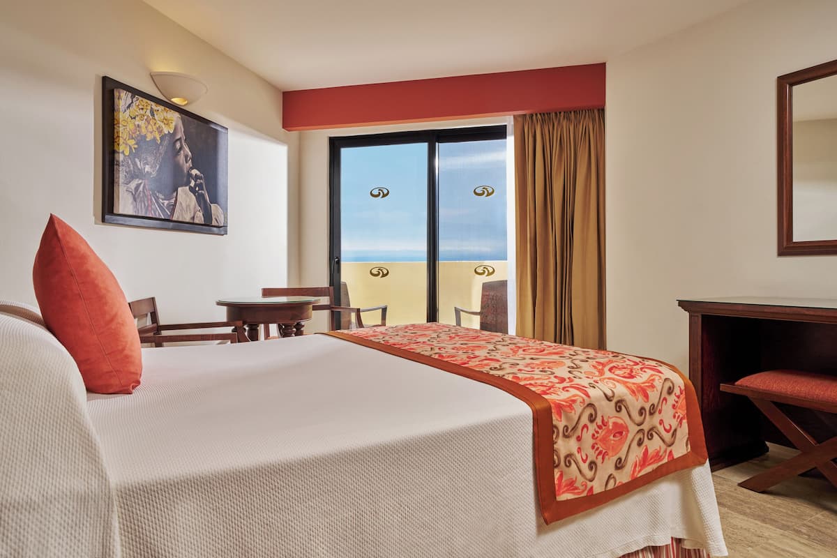 Deluxe Room, Oceanfront (View) | Down comforters, memory foam beds, free minibar, in-room safe