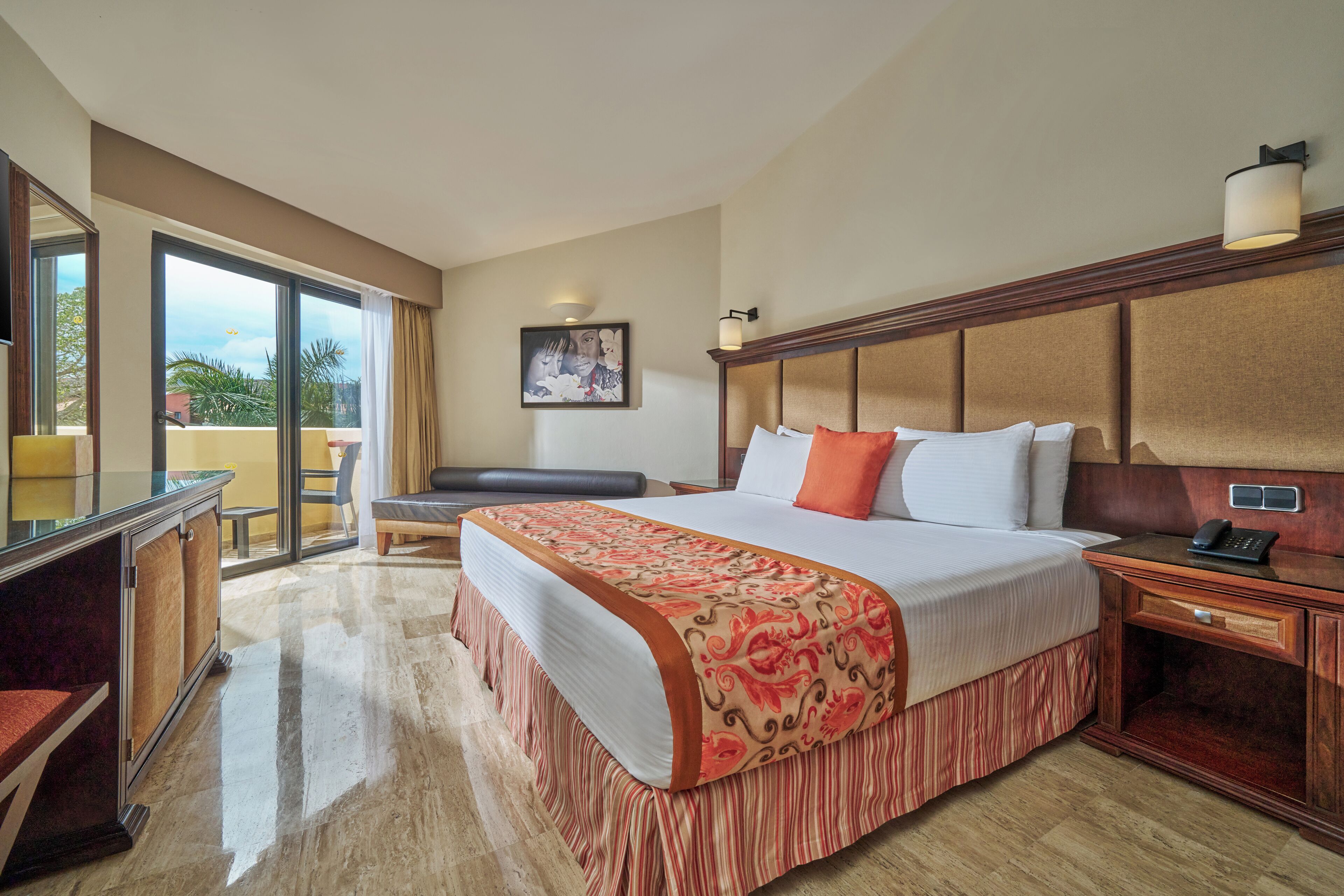 Deluxe Ocean View | 羽絨被、記憶棉床墊、迷你吧贈品、房內夾萬