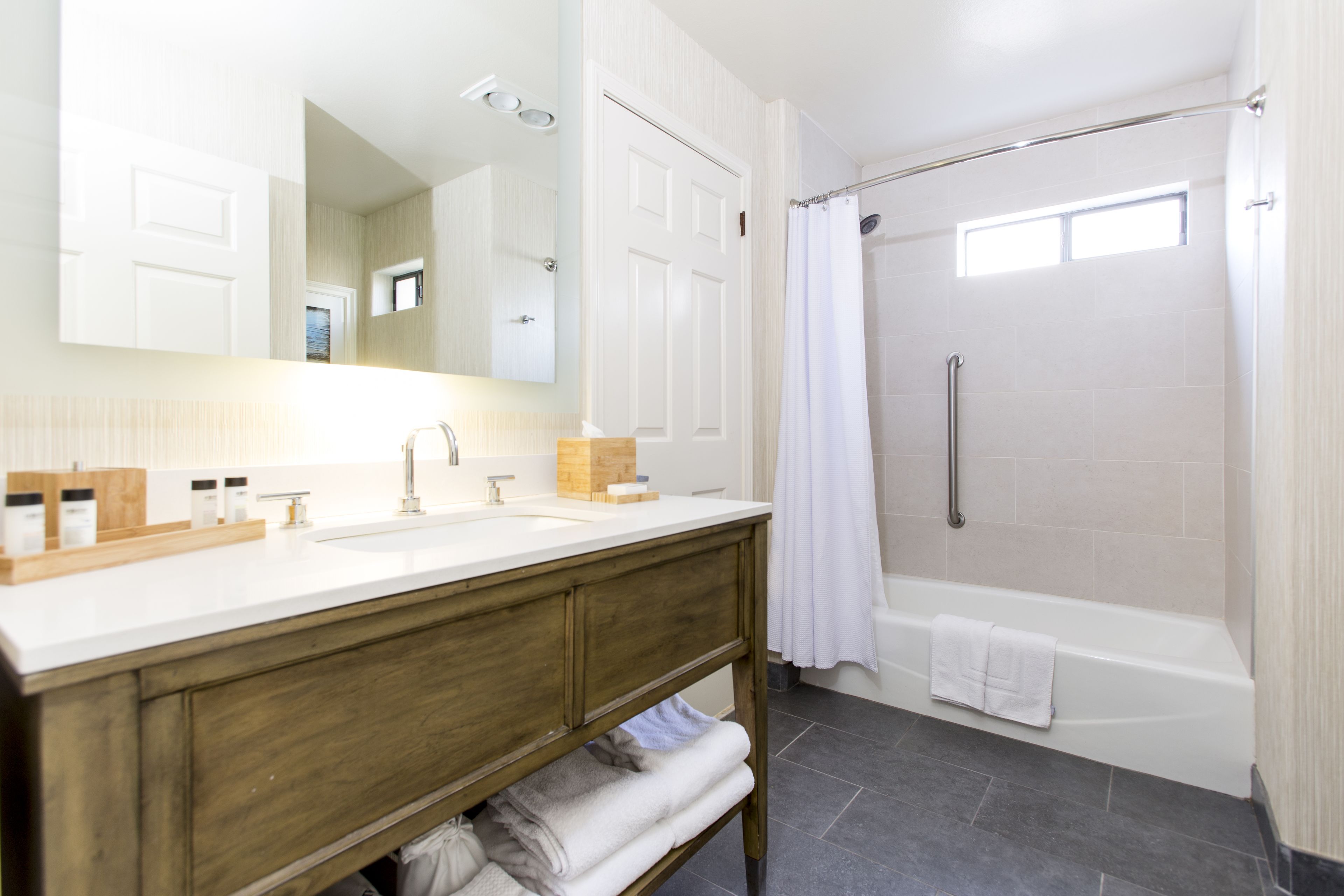 junior suite, 1 king bed, partial ocean view | bathroom | free toiletries, hair dryer, towels