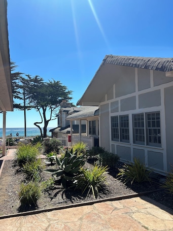 Front of property. FogCatcher Inn